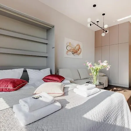 Bright In Mokotow Business Center * Varşova